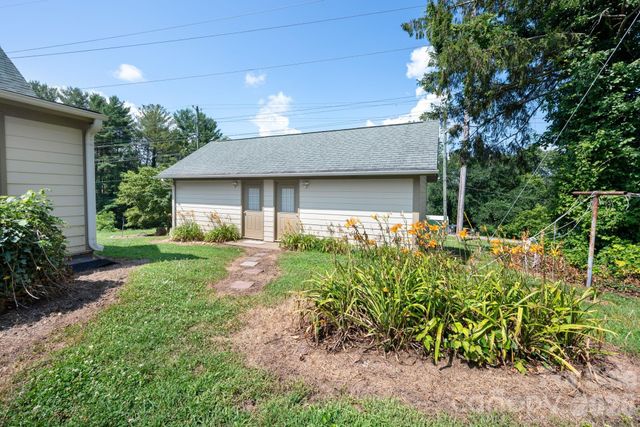 90 Jonestown Road, Asheville, NC 28804