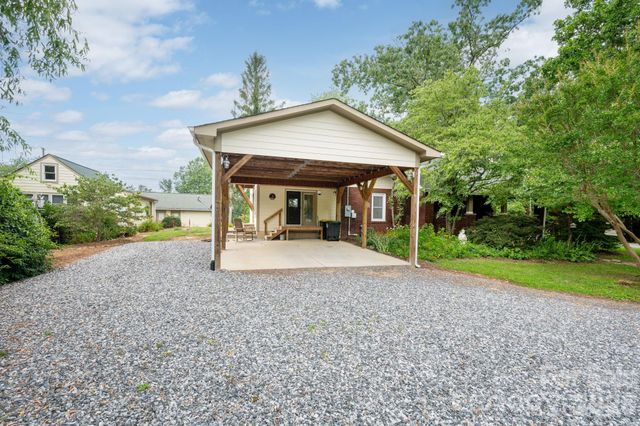 90 Jonestown Road, Asheville, NC 28804