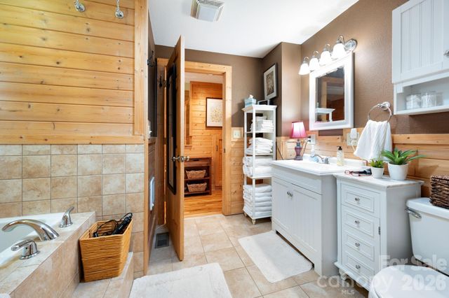 90 Jonestown Road, Asheville, NC 28804