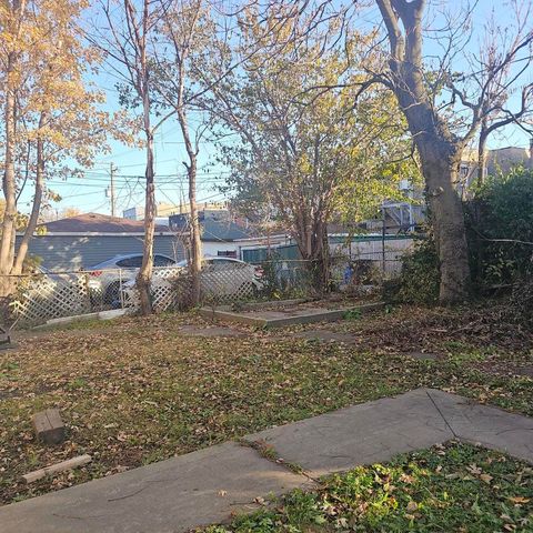 1825 S Lawndale Avenue, Chicago, IL 60623