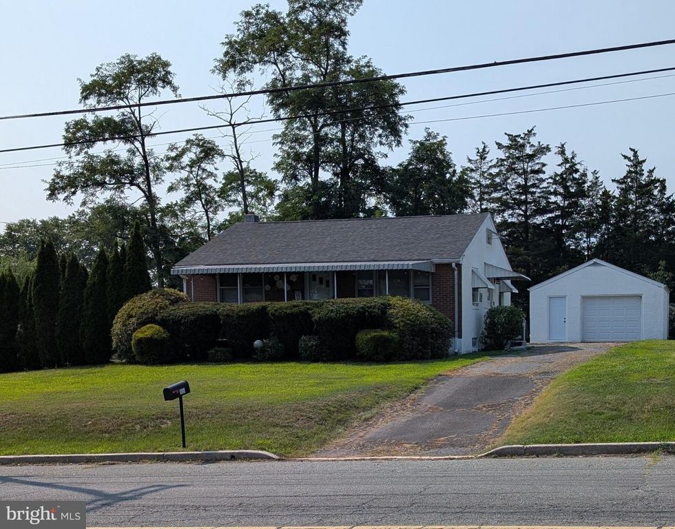 1051 HANOVER STREET ST, POTTSTOWN, PA 19464 — exterior
