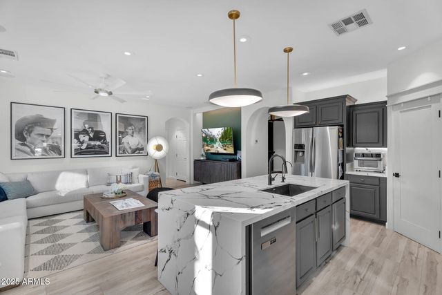 4245 E CULLUMBER Court, Gilbert, AZ 85234