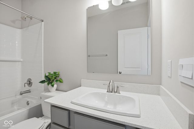 4660 W Tradwell Drive, New Palestine, IN 46163