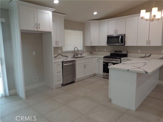 12744 Running Deer, Apple Valley, CA 92308