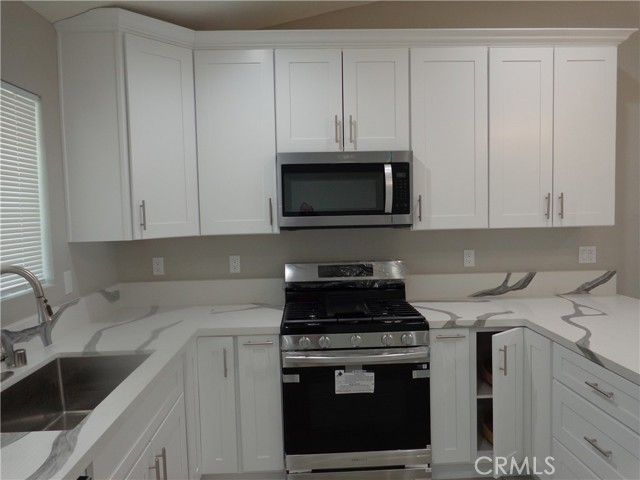 12744 Running Deer, Apple Valley, CA 92308