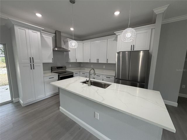 221 W EUCLID AVENUE, Deland, FL 32720