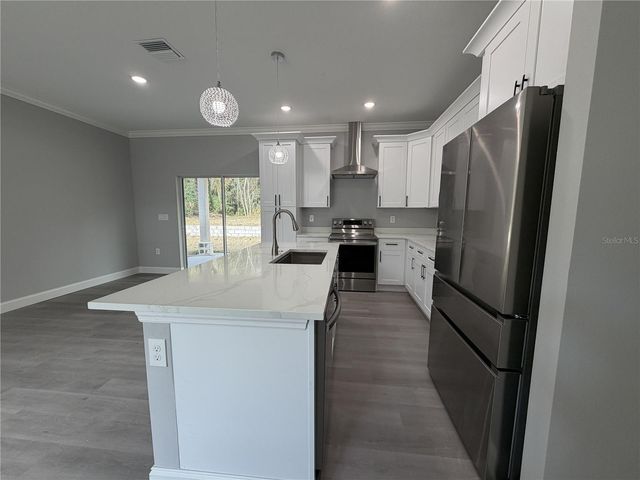 221 W EUCLID AVENUE, Deland, FL 32720