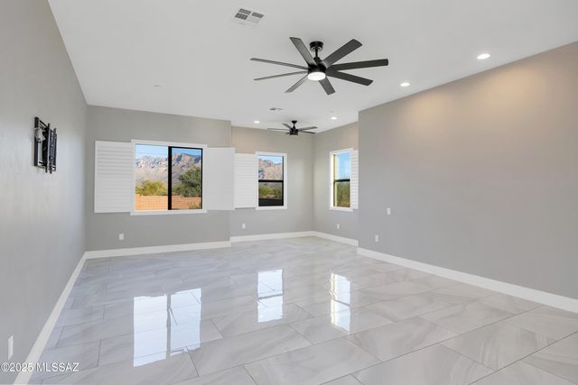 10355 N La Cholla Boulevard, Oro Valley, AZ 85742