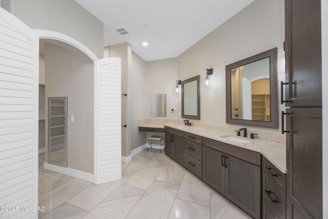 10355 N La Cholla Boulevard, Oro Valley, AZ 85742