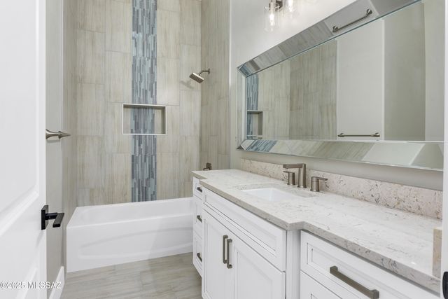 10355 N La Cholla Boulevard, Oro Valley, AZ 85742