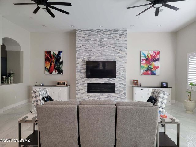 10355 N La Cholla Boulevard, Oro Valley, AZ 85742