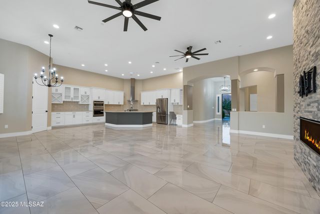 10355 N La Cholla Boulevard, Oro Valley, AZ 85742