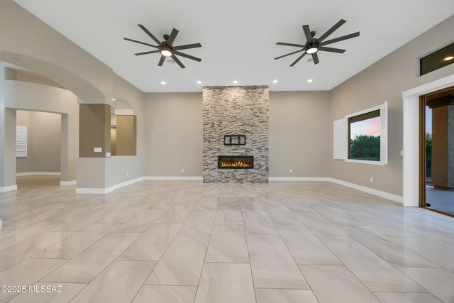 10355 N La Cholla Boulevard, Oro Valley, AZ 85742