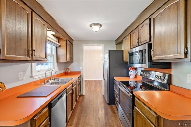 5006 Harvest Lane, Clay, NY 13088