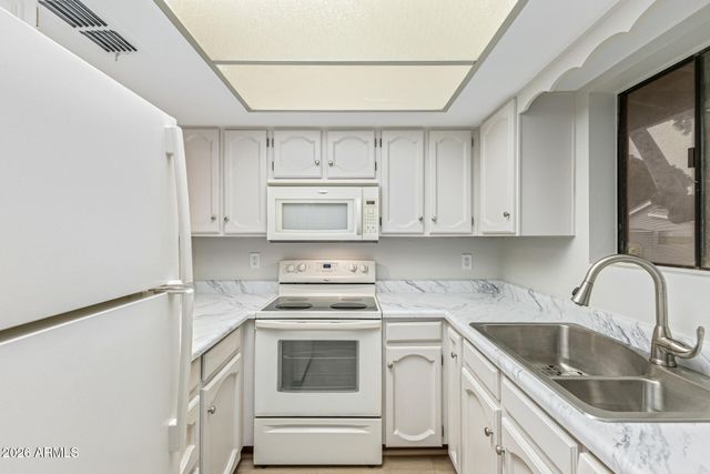 413 E CULLUMBER Avenue B, Gilbert, AZ 85234