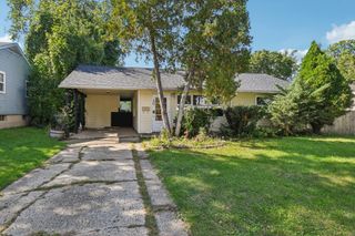 40 S Seymour Avenue, Mundelein, IL 60060