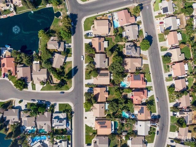 8504 Lighthouse Drive, Bakersfield, CA 93312
