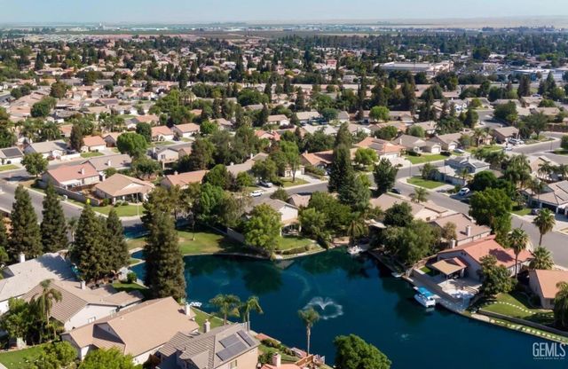 8504 Lighthouse Drive, Bakersfield, CA 93312