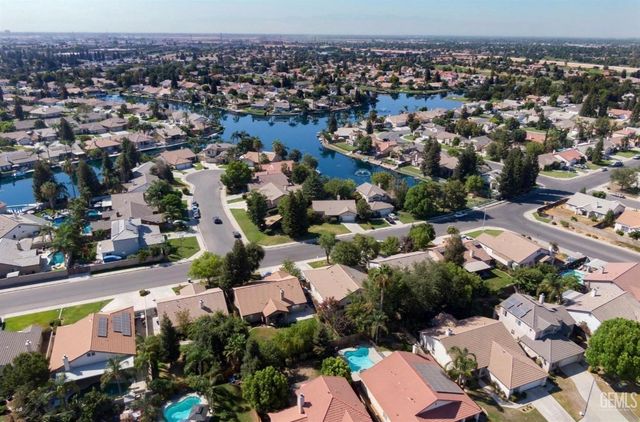 8504 Lighthouse Drive, Bakersfield, CA 93312