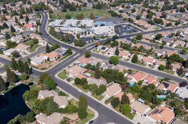 8504 Lighthouse Drive, Bakersfield, CA 93312