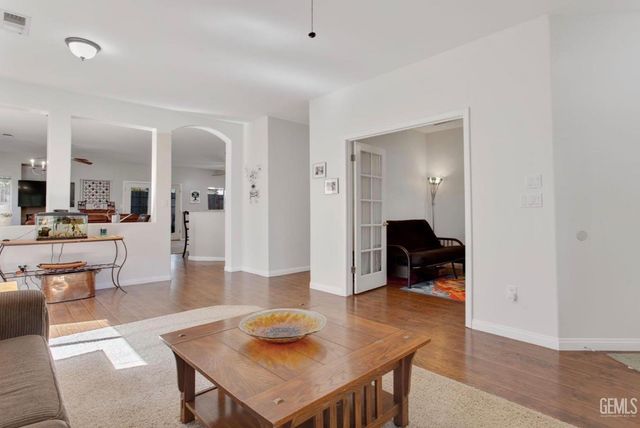8504 Lighthouse Drive, Bakersfield, CA 93312