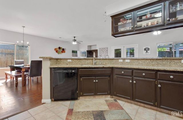 8504 Lighthouse Drive, Bakersfield, CA 93312