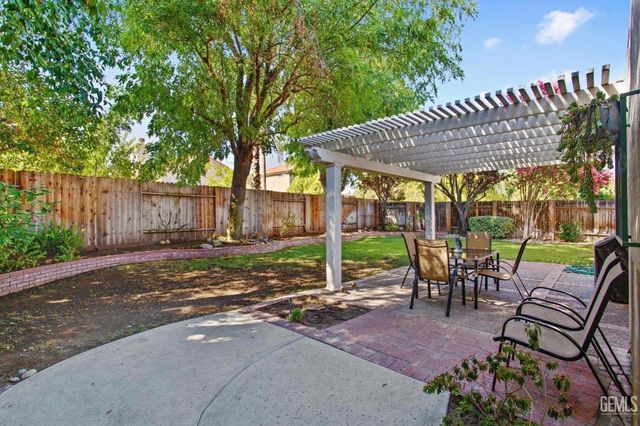 8504 Lighthouse Drive, Bakersfield, CA 93312