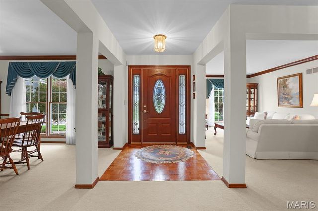 5812 Cataumet Court, St Louis, MO 63128