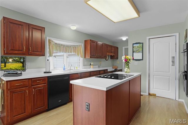 5812 Cataumet Court, St Louis, MO 63128