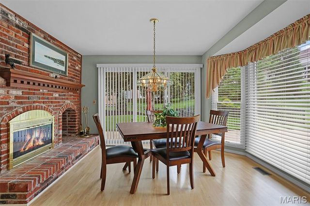5812 Cataumet Court, St Louis, MO 63128