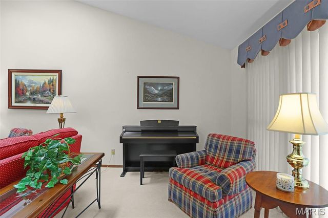 5812 Cataumet Court, St Louis, MO 63128