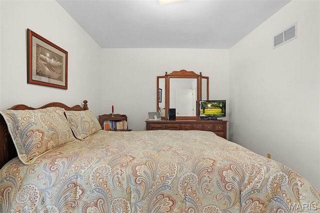 5812 Cataumet Court, St Louis, MO 63128