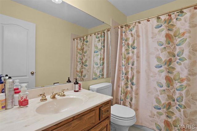 5812 Cataumet Court, St Louis, MO 63128