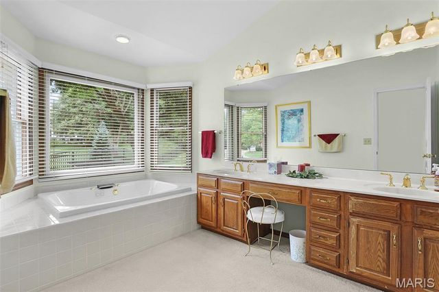 5812 Cataumet Court, St Louis, MO 63128