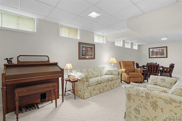 5812 Cataumet Court, St Louis, MO 63128