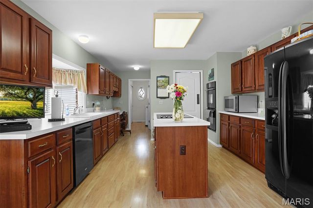 5812 Cataumet Court, St Louis, MO 63128