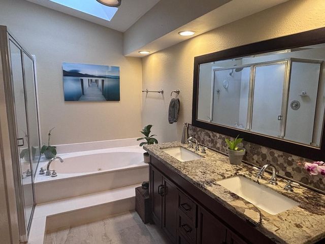49 Vía Verona, Palm Beach Gardens, FL 33418