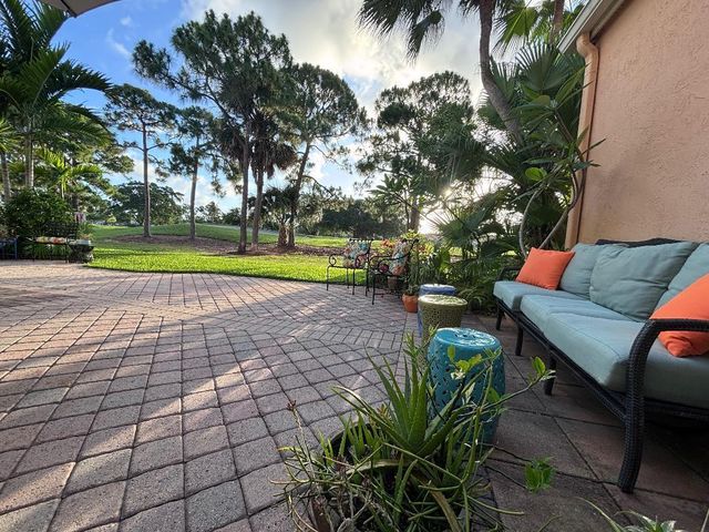49 Vía Verona, Palm Beach Gardens, FL 33418