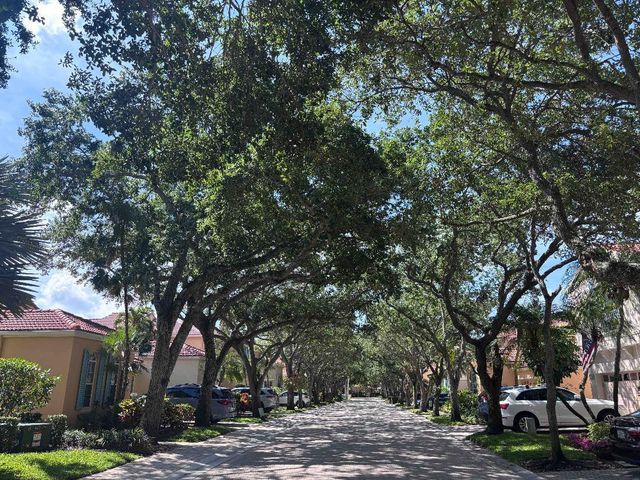 49 Vía Verona, Palm Beach Gardens, FL 33418