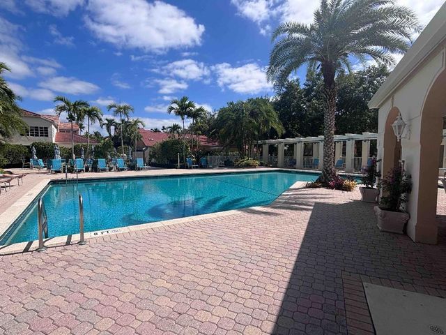 49 Vía Verona, Palm Beach Gardens, FL 33418