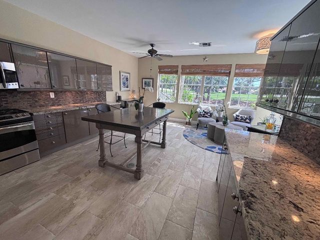 49 Vía Verona, Palm Beach Gardens, FL 33418