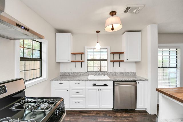106 Kemton Street, Houston, TX 77012