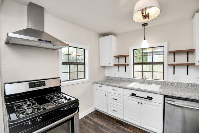 106 Kemton Street, Houston, TX 77012
