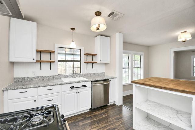 106 Kemton Street, Houston, TX 77012
