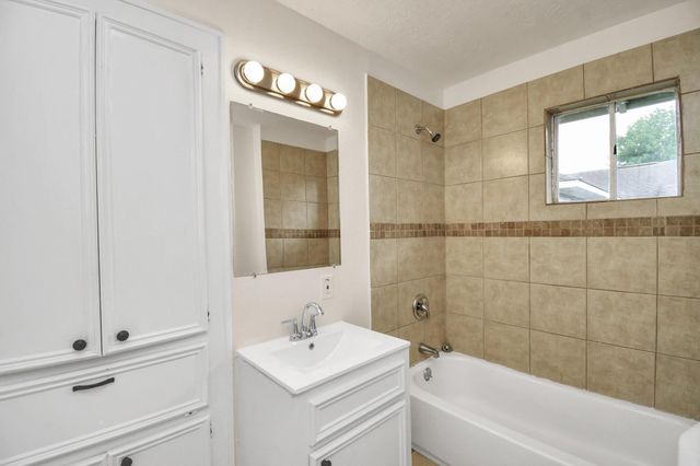 106 Kemton Street, Houston, TX 77012