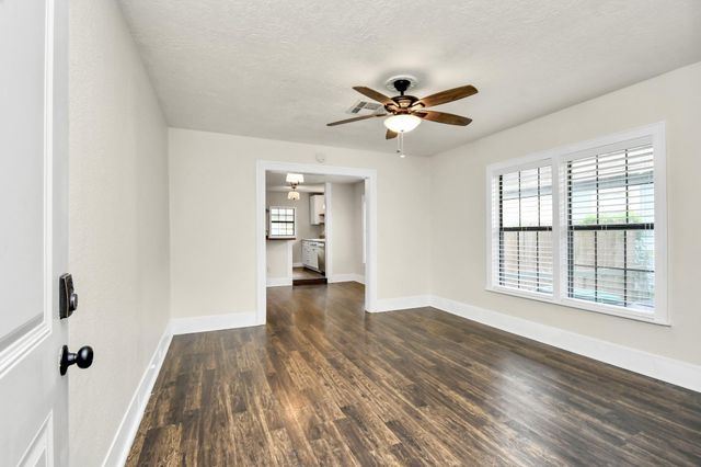 106 Kemton Street, Houston, TX 77012