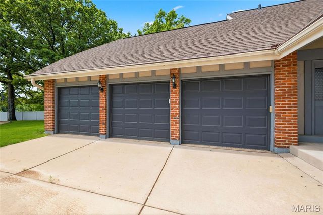 15693 Dresden Lake Court, Chesterfield, MO 63017