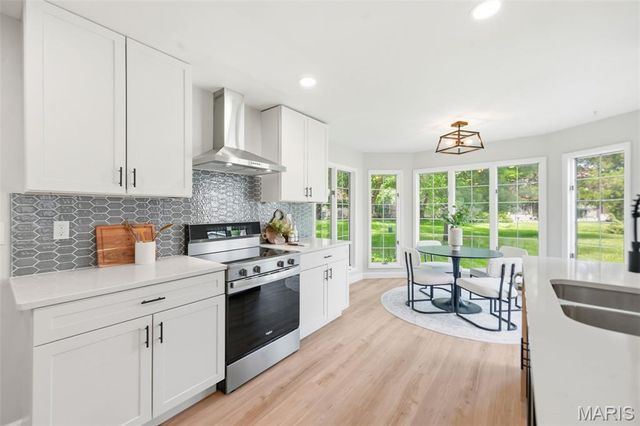 15693 Dresden Lake Court, Chesterfield, MO 63017