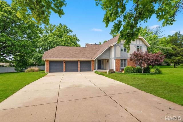 15693 Dresden Lake Court, Chesterfield, MO 63017