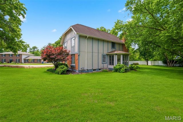 15693 Dresden Lake Court, Chesterfield, MO 63017